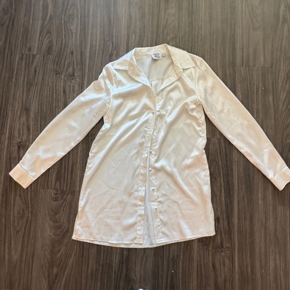 PRINCESS POLLY 90210 Satin Silky Button Down Shirt Mini Dress in White Size 0 - Picture 3 of 9